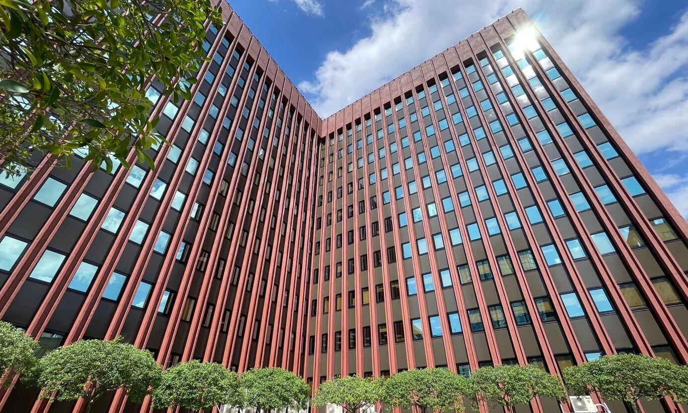 彰化銀行總行牆外拉皮案