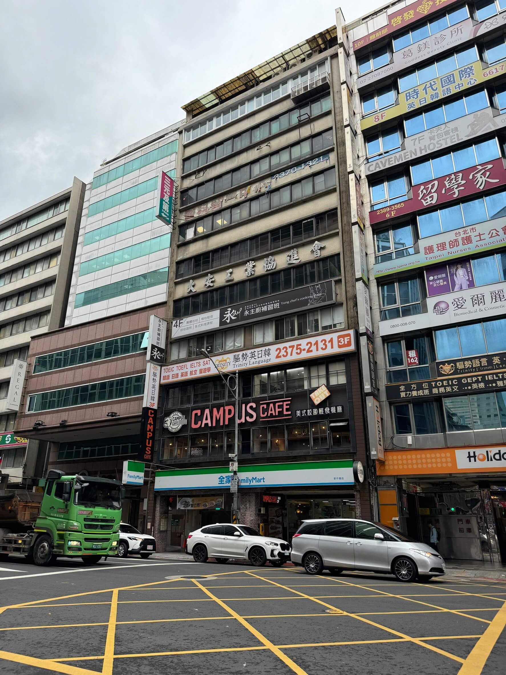 LINE_ALBUM_館前路施工前_241107_43